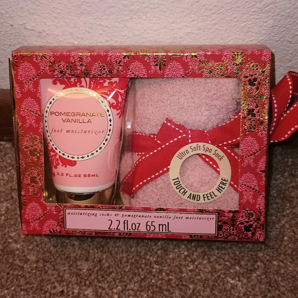 NEW Cozy Sock and Lotion Gift Box Set Pomegranate Vanilla